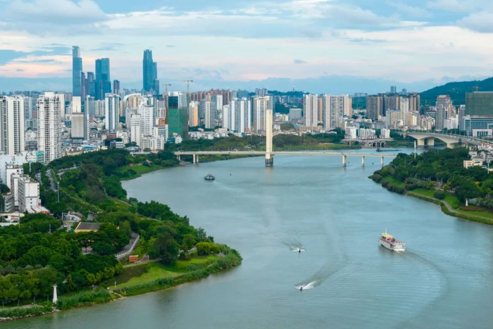南宁邕江两岸风景山清水秀。记者 邹财麟 摄