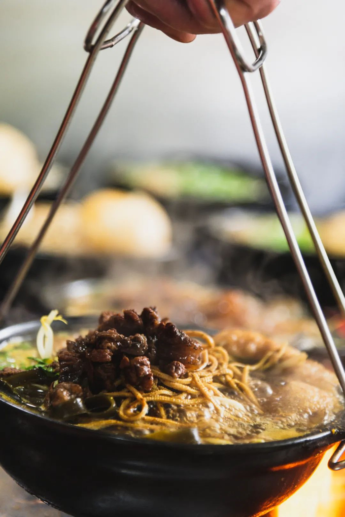 南京的砂锅拥有独特的“一人食”特质，蔬菜肉类蛋白质碳水丰富，也适合健身人士。（图/逄康博 摄）