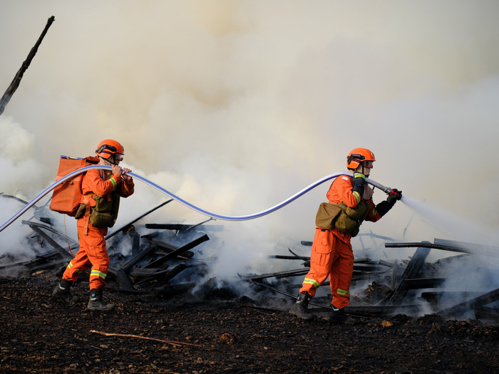四川多地举行灭火实战演练|消防员|四川省|消防总队_新浪新闻