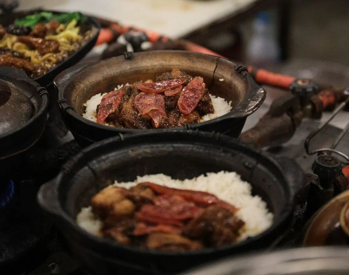 煲仔饭里，最诱人的就是饭焦。（‍‍图/unsplash）