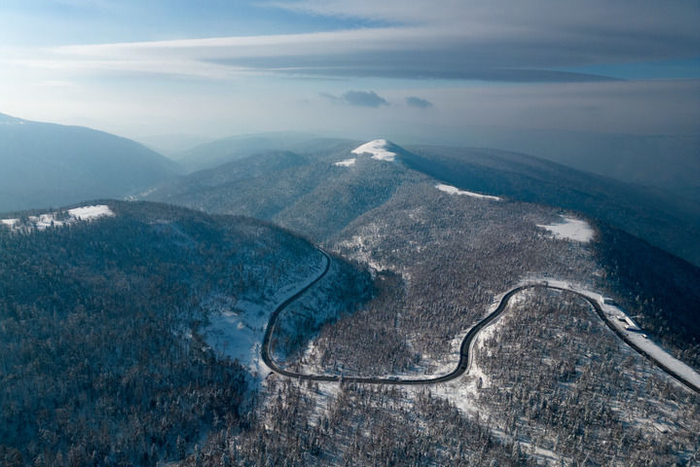 这是2月5日拍摄的“冰雪画廊”景色（无人机照片）。新华社记者 张涛 摄