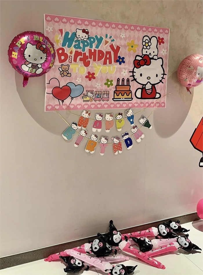 飞飞的生日会布置是她最爱的Hello Kitty主题。（图/受访者供图）