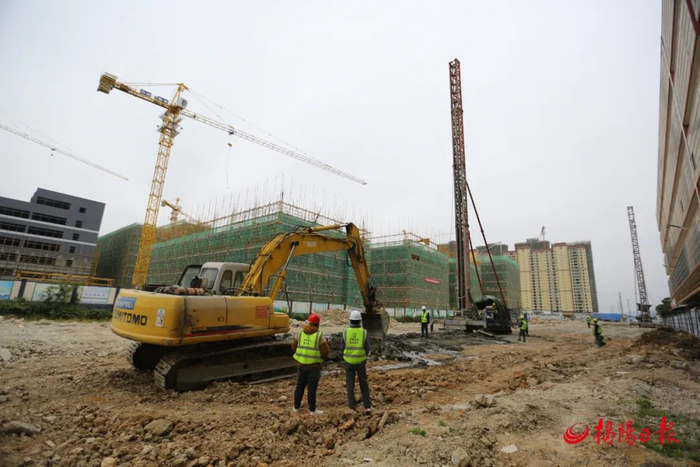 高新区首期配套道路建设工程项目顺利推进，夯实园区发展平台，为招商引资提供交通保障。