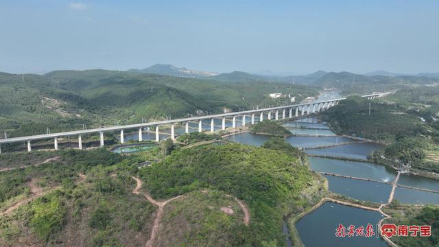 防东线黄竹江特大桥航拍全景。国铁南宁局供图