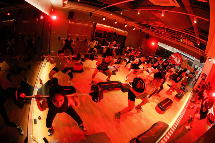 这几年为了适应不同人群的特殊要求，健身操的动作编排中也增加了不少力量训练。  受访者供图