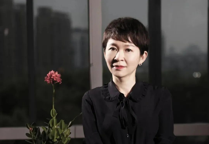 阿里最有权力的女人下去了|阿里|蔡崇信|拼多多_新浪新闻