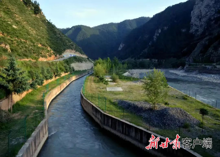 引大入秦工程总干渠渠道。