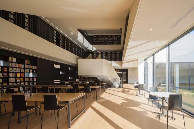 图书馆首层阅读空间 摄影- 朱润资
