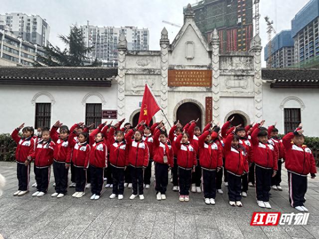 胡佳慧 覃琴)為厚植紅色基因,助力紅領巾講解員隊伍建設,用少先隊員之