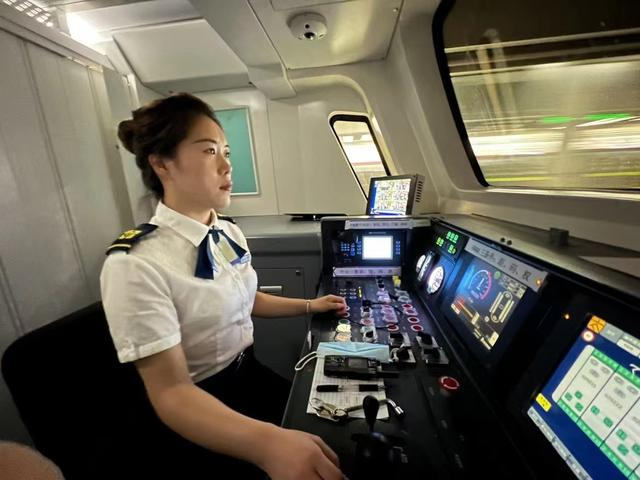 地下穿梭三年,3位"女地铁司机"见证太原首条地铁线|地铁|太原市|列车