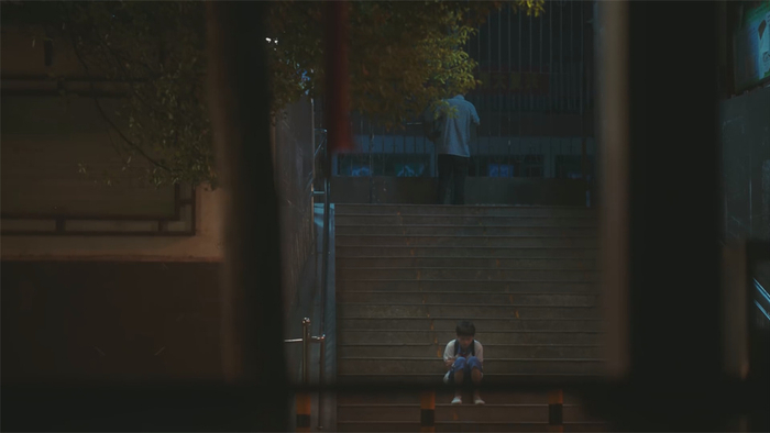 童年的雷鸣，备受父亲冷落