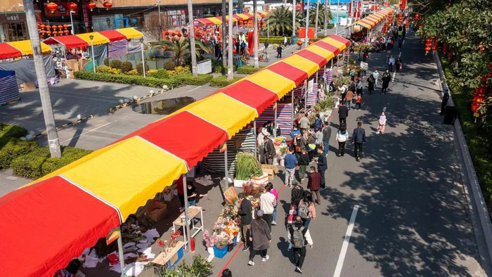  白云花市往年盛况 梁喻 摄