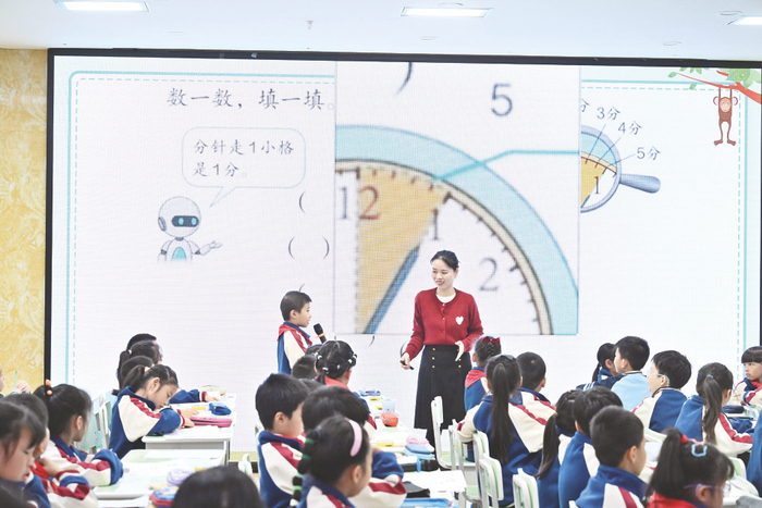     南宁市民乐路小学开展课堂教学优秀课例暨团队教研展示活动。 （邓哲睿 摄）