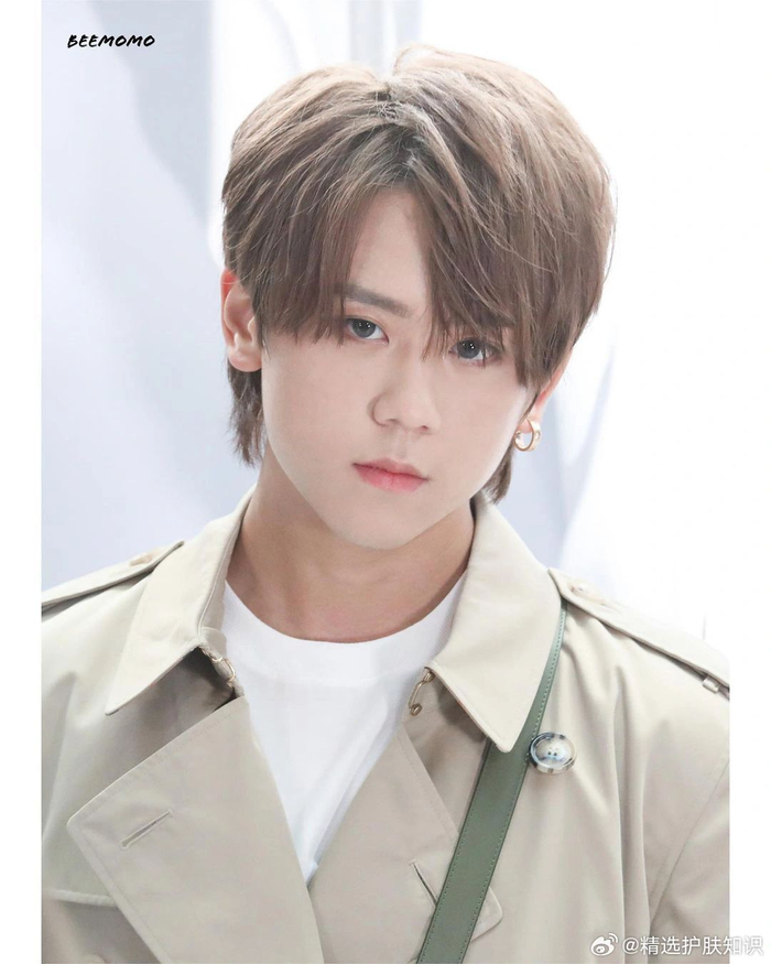 姜涛bb真系好靓仔啊啊啊啊啊 360度无死角,脸型好,五官无话说!