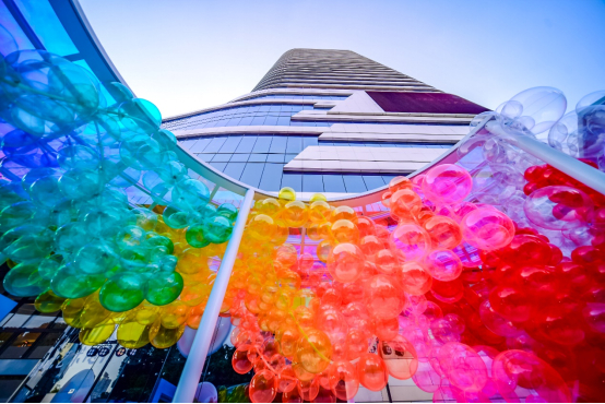 广州-星寰国际商业中心 “Walking On Air 空气漫步：艺术随行”艺术作品--「和谐」