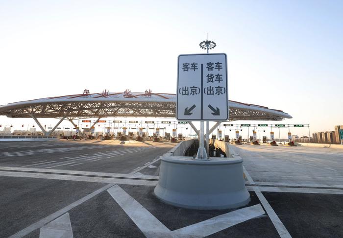 房山北站采用分幅议论,达成客货车鉴识式指引通行。 新京报记者 王贵彬 摄