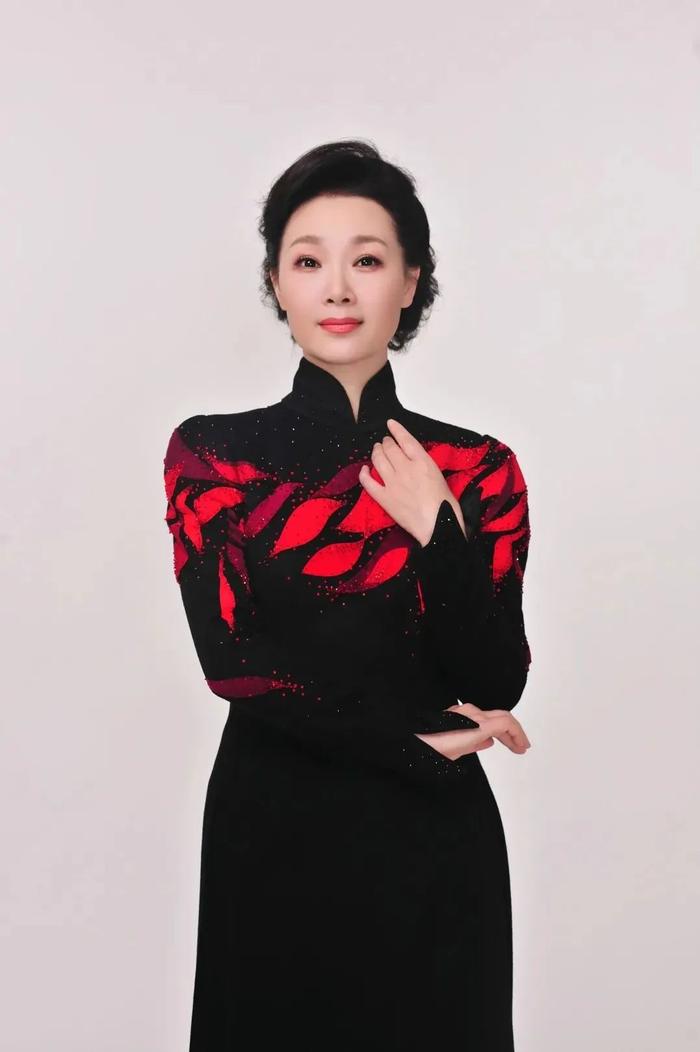 吕薇中国台湾著名女歌手,词曲创作人,音乐人,以独特的风格和淡漠的