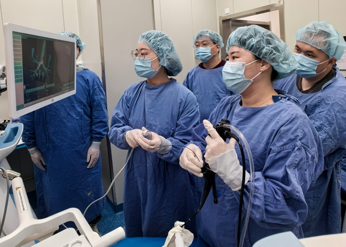 导航脉冲一体化消融系统治疗慢阻肺疾病。医院供图