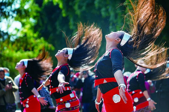 祭木鼓 拉木鼓 跳木鼓 云南民族村举行2024年元旦暨佤族"拉木鼓"系列
