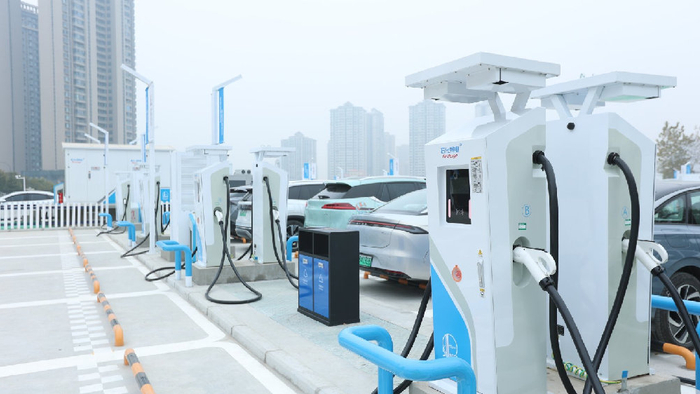 我国西南地区最大充换电站投运:120个充电车位 1个换电站|中国石化