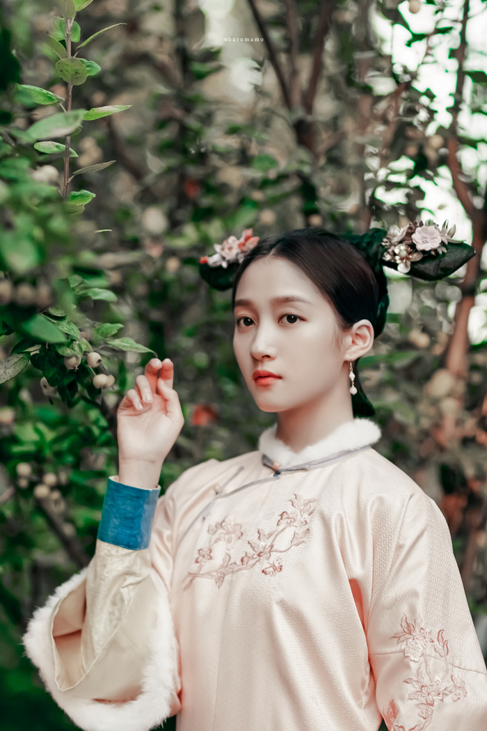 关晓彤今晚王牌造型96,紫色旗装造型是清宫格格吧