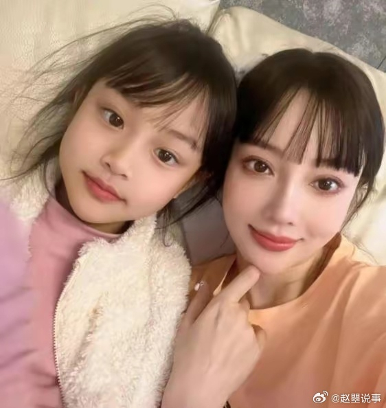 11岁的小甜馨最近登上了一本杂志的封面!