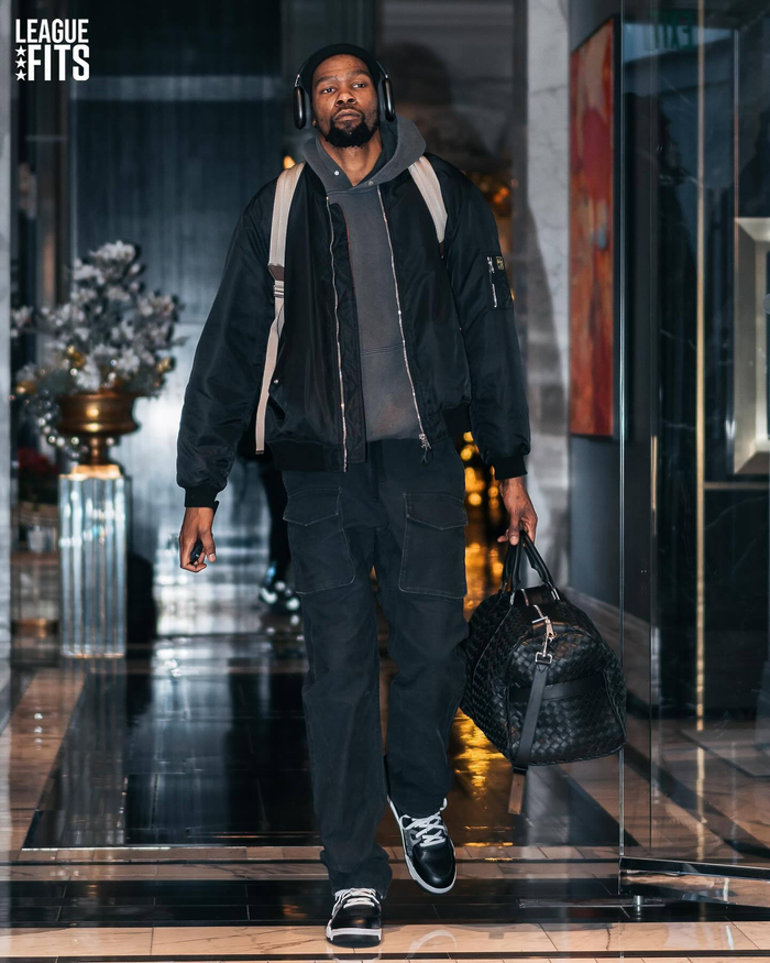 黄蜂vs太阳# #nba你我皆主角# #杜兰特#除了鞋,其他还真差不多.