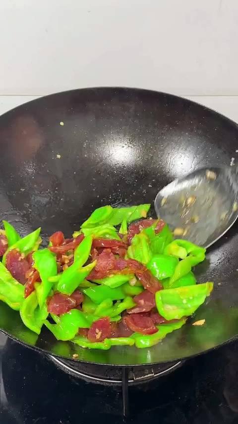 辣椒炒香腸香辣美味超級下飯