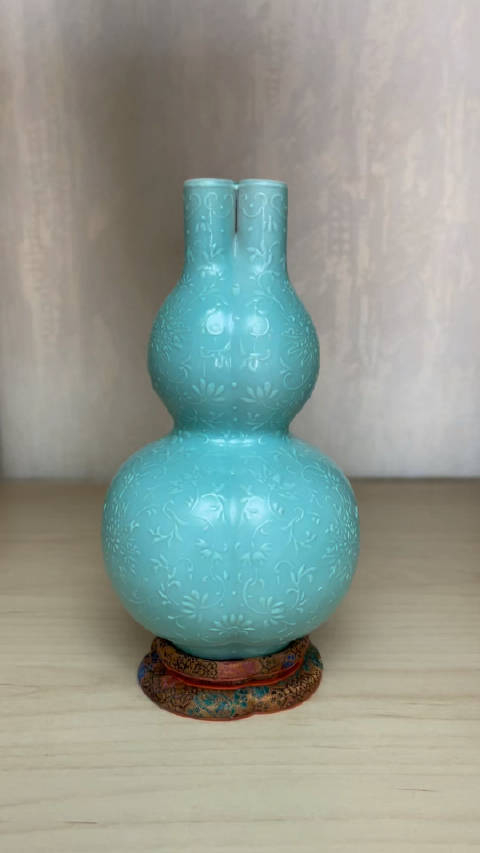 清松石绿釉三管葫芦瓶松石绿釉亦称秋葵绿釉
