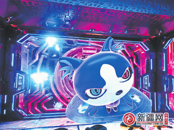 CCMALL时代广场3楼“幻境空间”体验馆，游客正在体验裸眼3D电影（全媒体记者肖翔摄）