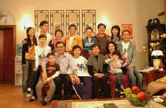 国内第一部长篇系列短剧《万花筒》第一个电视杂志节目《珠江夜谭》