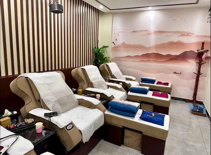 梅言几乎每周都会光顾足疗店。（图/受访者供图）