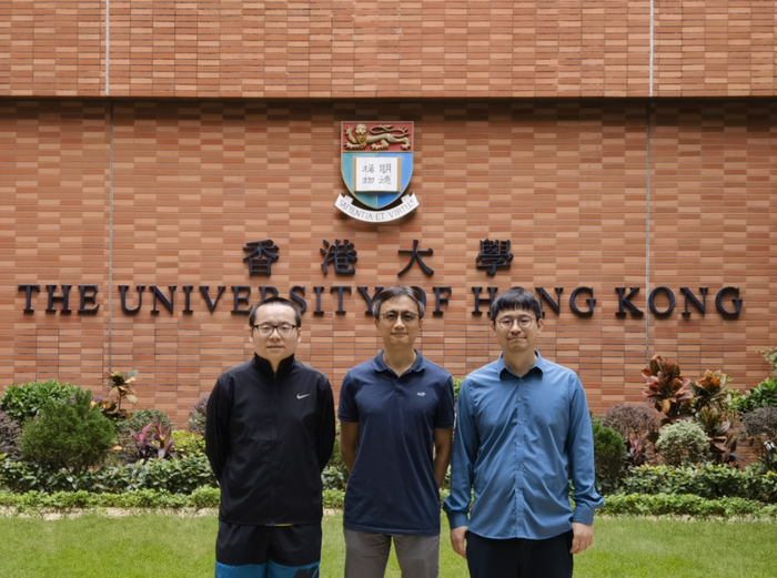 图 | 从左至右：香港大学褚智勤教授、黃毅（Ngai Wong）教授、李燦教授（来源：资料图）