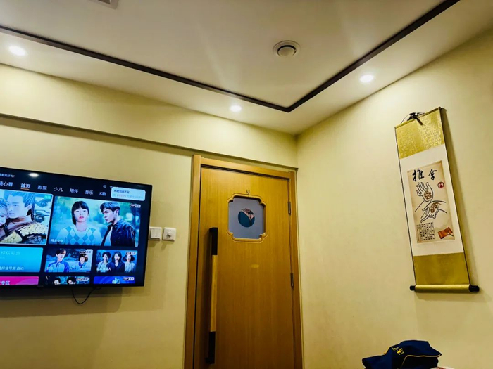 包房门一关，开始真正的“交心”环节。（图/受访者供图）