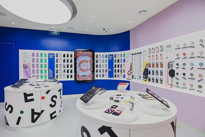 相比起传统的黑白灰，CASETiFY手机壳的颜色和构图更活泼。（图片来源：CASETiFY）