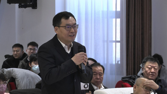 图为胡朝斌副主任接受现场采访