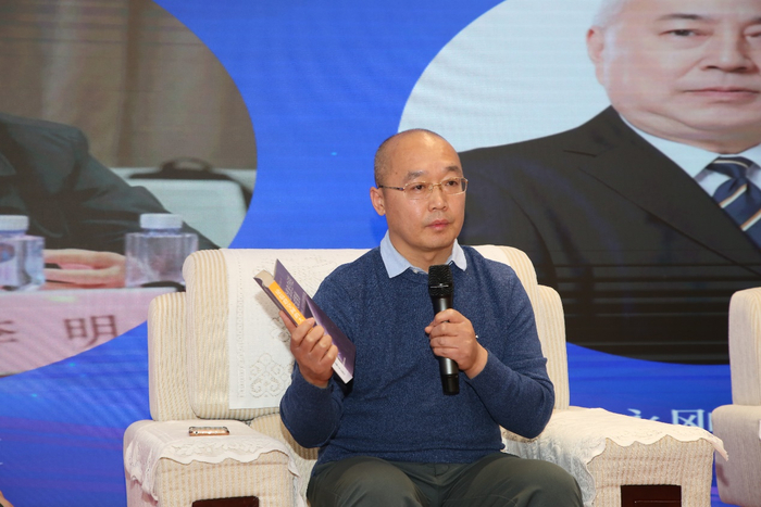 图为李明大校分享《论信息空间的大成智慧》