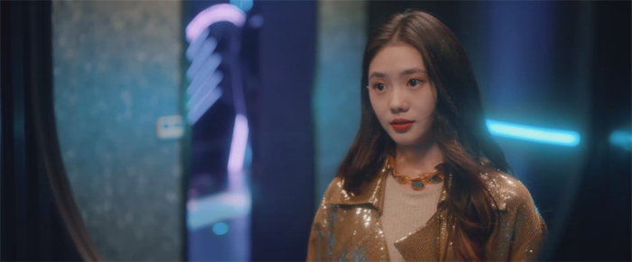 2025年的江晓媛，是个娇生惯养的千金大小姐