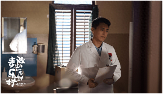 （图为演员靳东在《欢迎来到麦乐村》中饰演援非医生马嘉。受访者供图）