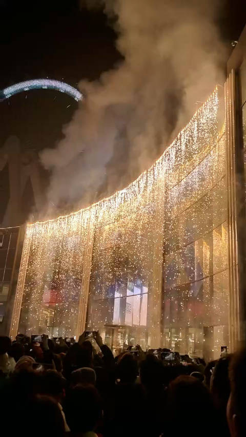 北仑人大概都去看烟花瀑布了,其他人呢,你们去哪了?