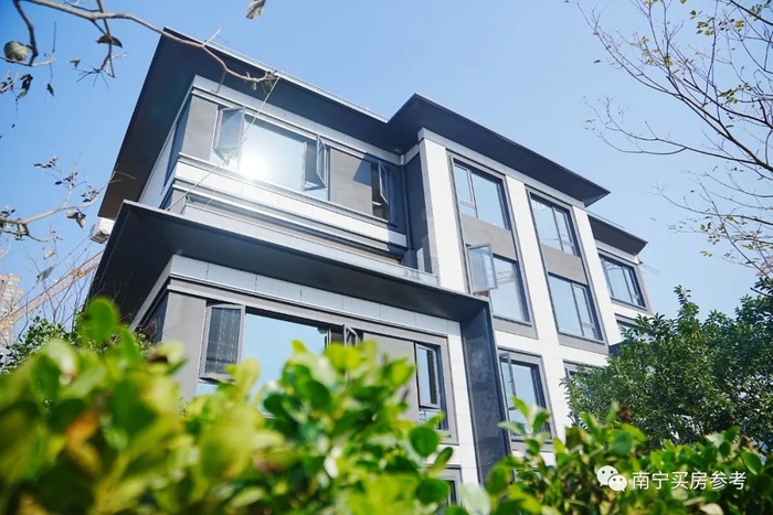 ▲新希望·锦官府叠院实景呈现（南宁晚报 覃祖稳/摄）