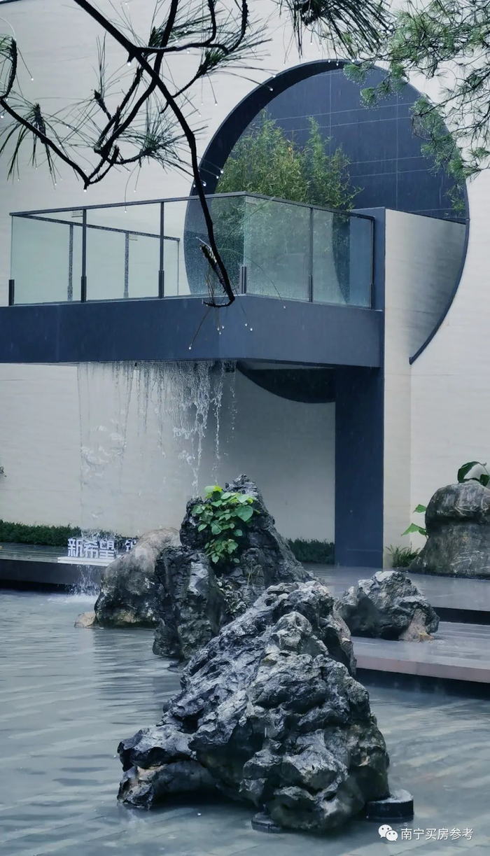 ▲月洞门不只是景观台，还是一处景观。