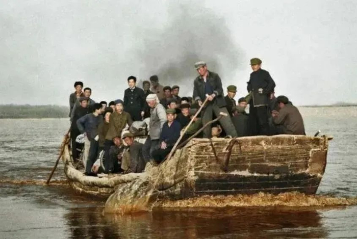 ▲《黄河渡口》，1980年，山东，朱宪民摄。受访者供图