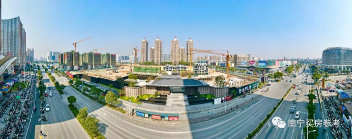 ▲西乡塘板块配套成熟，新希望·锦官府与安吉万达广场一路之隔（南宁晚报 覃祖稳/摄）