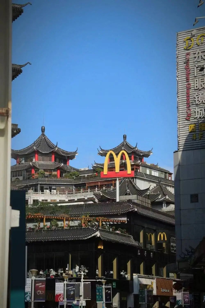 东门的麦当劳是中国大陆第一家麦当劳。