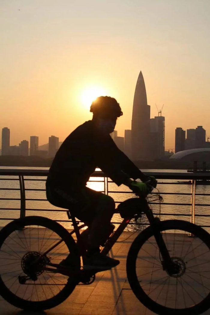 日落时分的深圳湾。