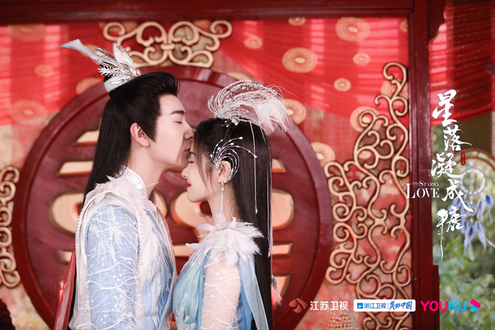 《星落凝成糖》海报