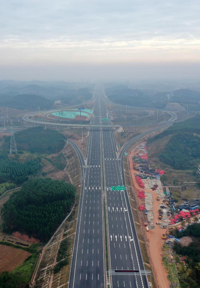 廣西橫州至南寧高速公路建成通車