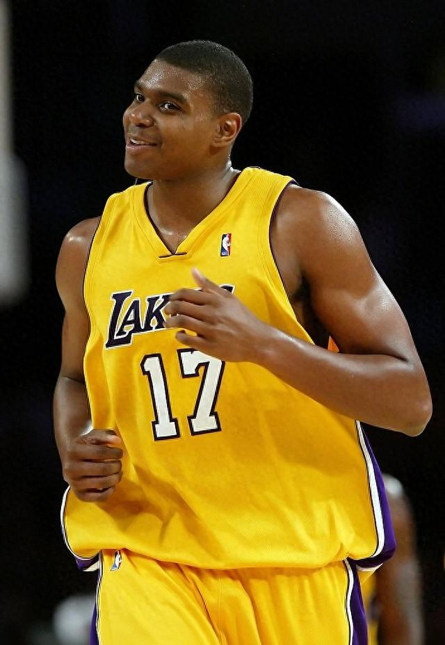 nba历史仅3人在季后赛单场送出10盖帽拜纳姆大梦马克伊顿