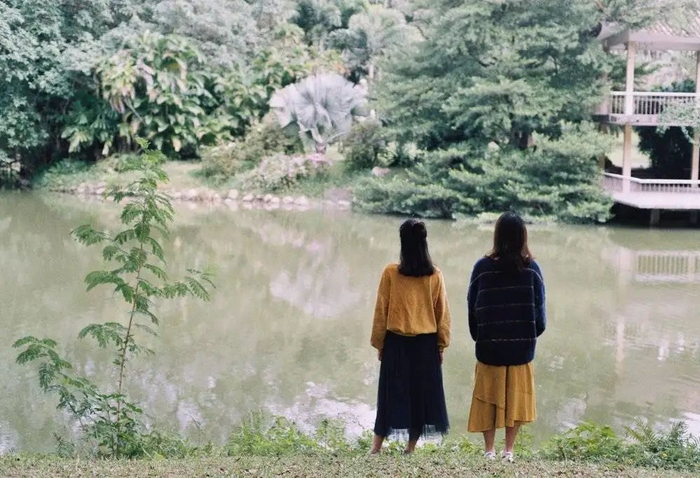 华南植物园，湖边的人。